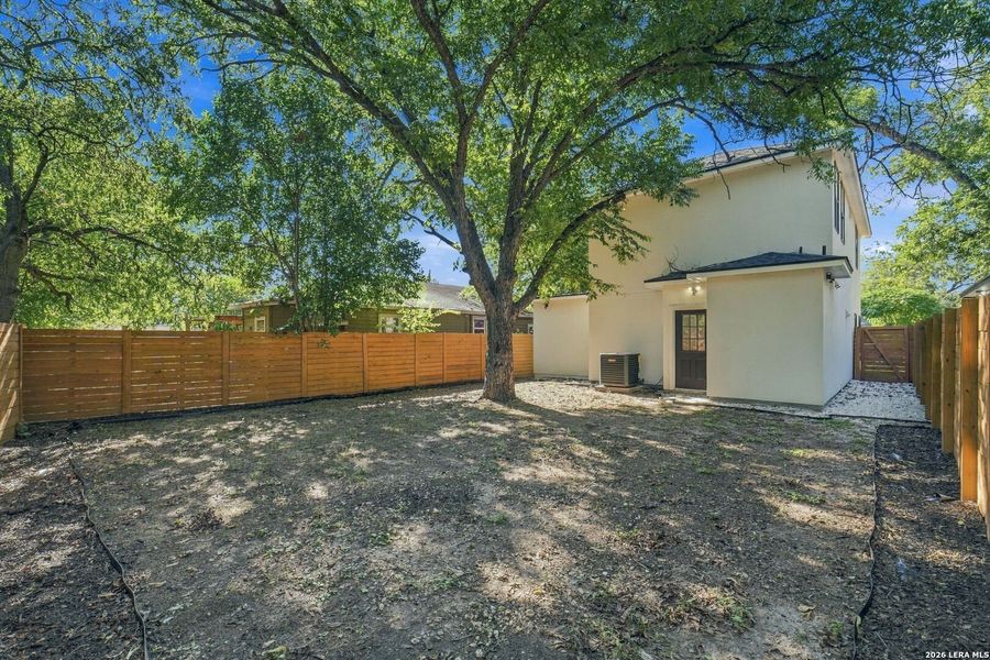 Exterior details and patio area of a home in , San Antonio (Image 4).