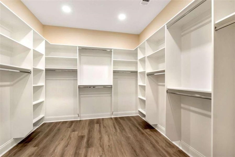 Spacious, unfurnished interior of a new home in , Jefferson (Image 32).