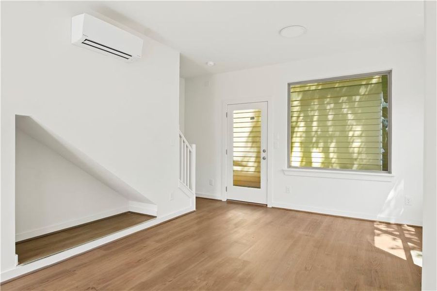 Spacious, unfurnished interior of a new home in , Atlanta (Image 8).