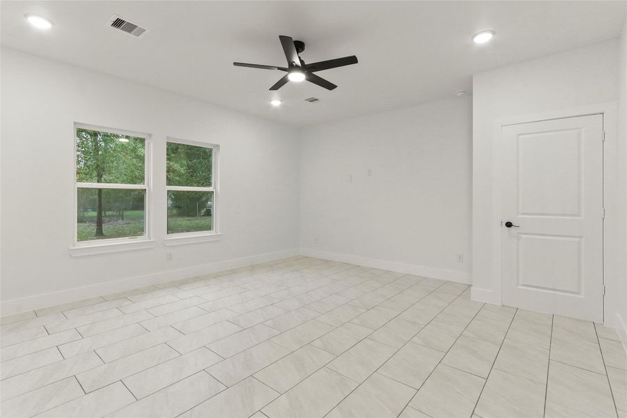 Spacious, unfurnished interior of a new home in , Prairie View (Image 20).