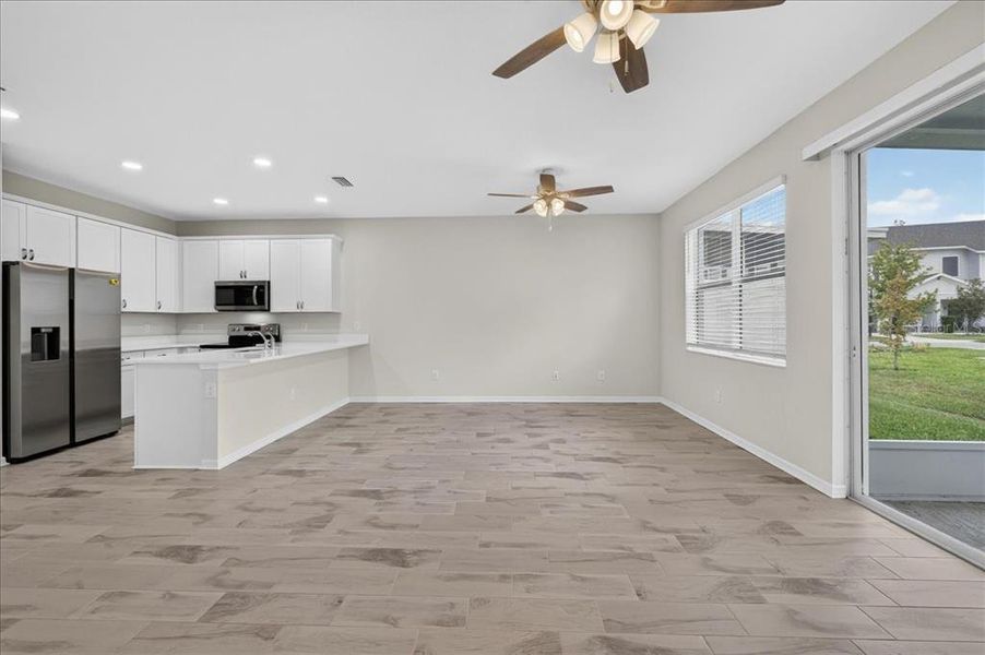 Spacious, unfurnished interior of a new home in Calusa Creek, Riverview (Image 16).