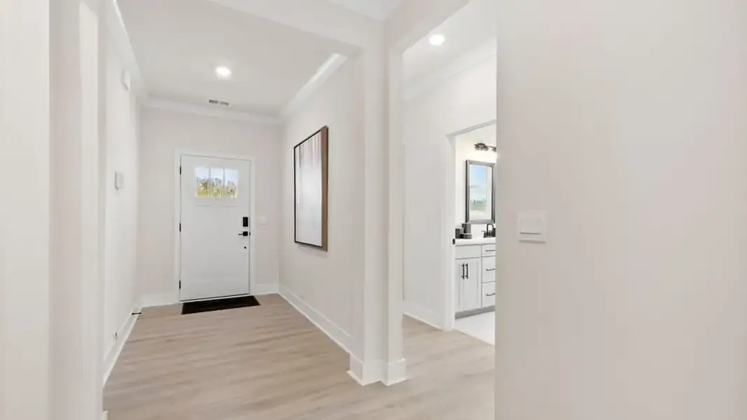 Spacious, unfurnished interior of a new home in Cottonwood Ridge, Piedmont (Image 22).