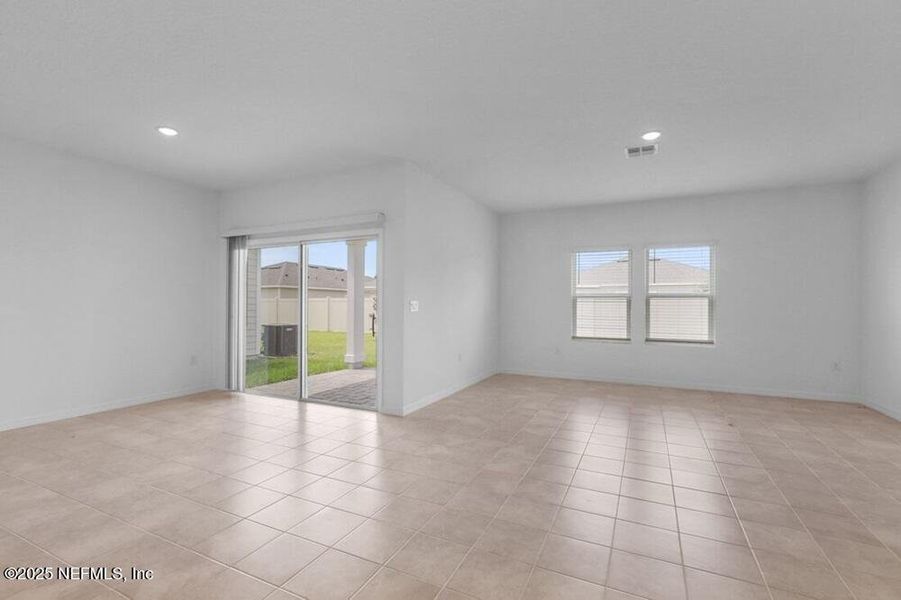 Spacious, unfurnished interior of a new home in Coopers Meadow, Jacksonville (Image 25).