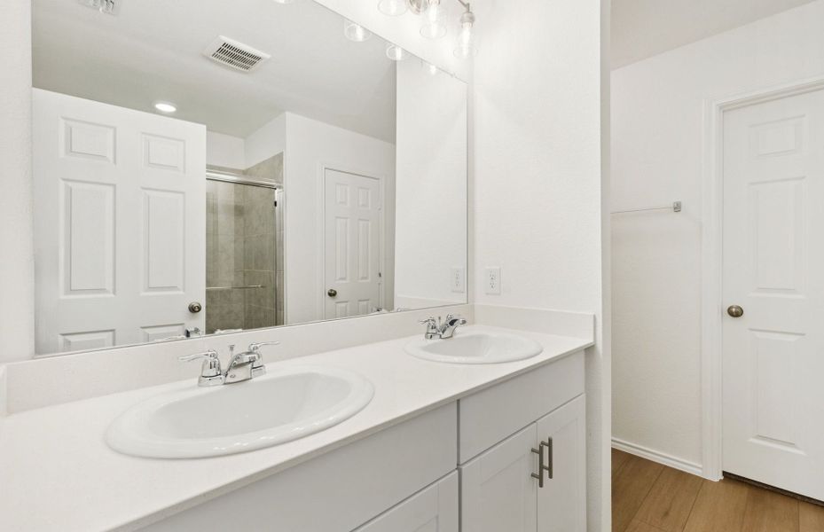Furnished interior view inside a new home in Elizabeth Creek, Haslet (Image 6).