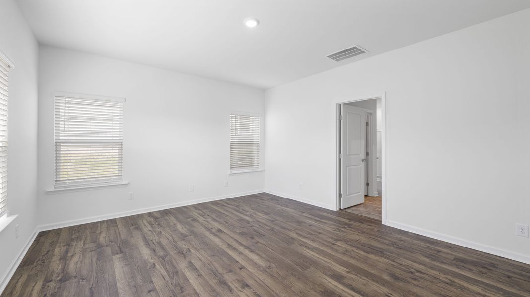 Spacious, unfurnished interior of a new home in Catlett Cove, Knoxville (Image 30).