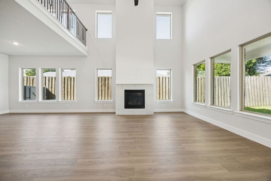 Spacious, unfurnished interior of a new home in Painted Tree Lakeside, McKinney (Image 27).