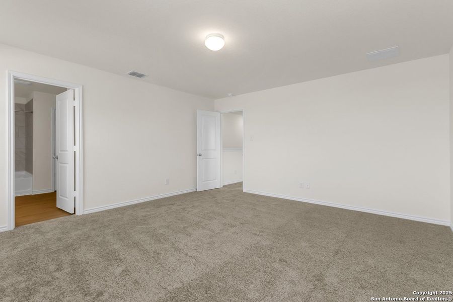 Spacious, unfurnished interior of a new home in Medina Crossing, Von Ormy (Image 13).
