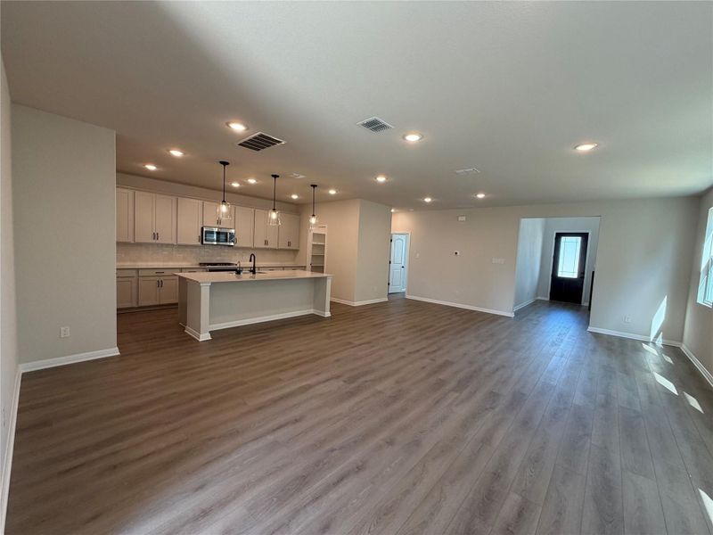 Spacious, unfurnished interior of a new home in Lariat, Liberty Hill (Image 34).