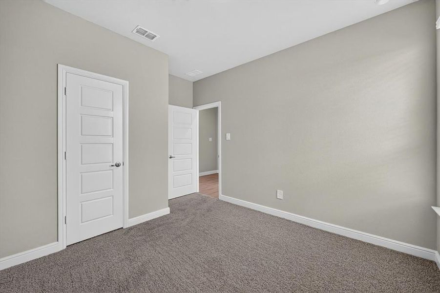 Spacious, unfurnished interior of a new home in , Justin (Image 20).