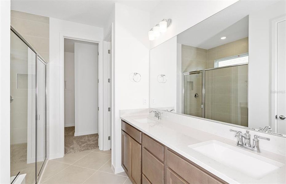 Owner's Bath w/Dual Sinks and Walk-In Shower Owner's Bath w/Dual Sinks and Walk-In Shower