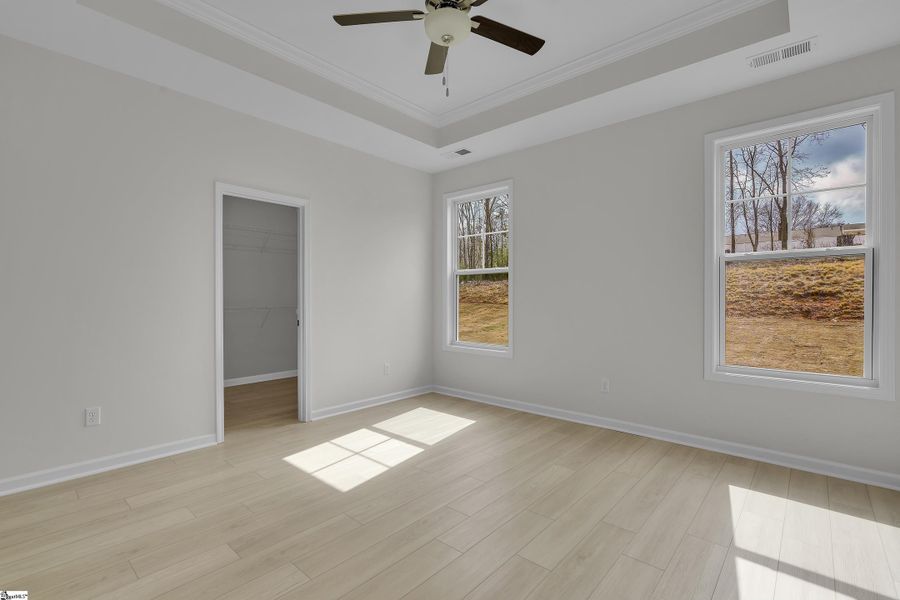 Spacious, unfurnished interior of a new home in Lynbrook, Boiling Springs (Image 21).