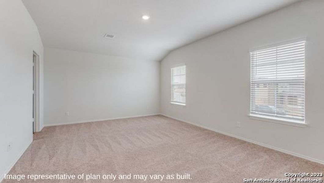 Spacious, unfurnished interior of a new home in Winding Creek, New Braunfels (Image 18).
