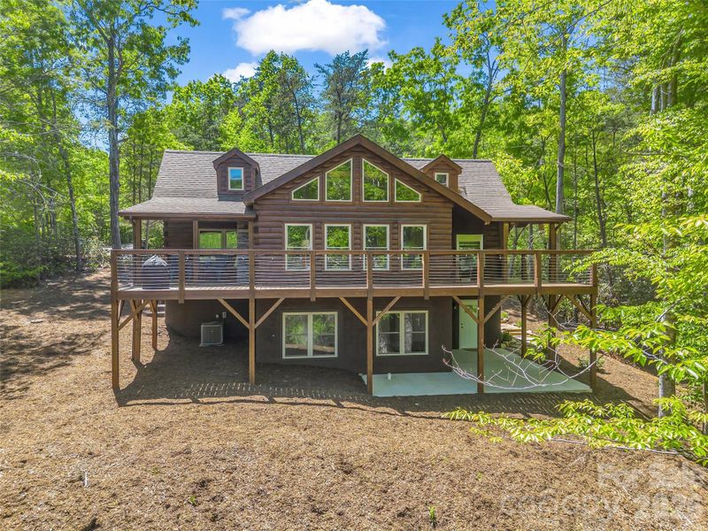 Exterior details and patio area of a home in , Lake Lure (Image 17).