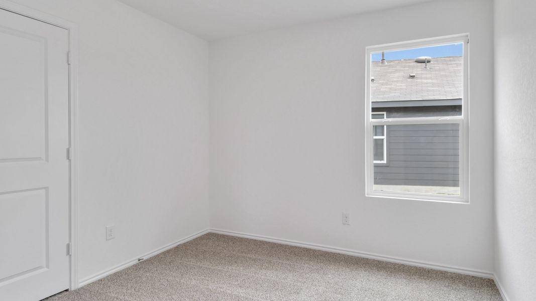 Representative unfurnished interior of a home built from the T30B Barton by D.R. Horton in Riverfield, Josephine (Image 15).