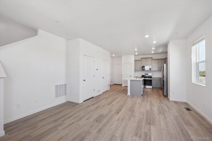 Spacious, unfurnished interior of a new home in Settlers Crossing, Commerce City (Image 21).
