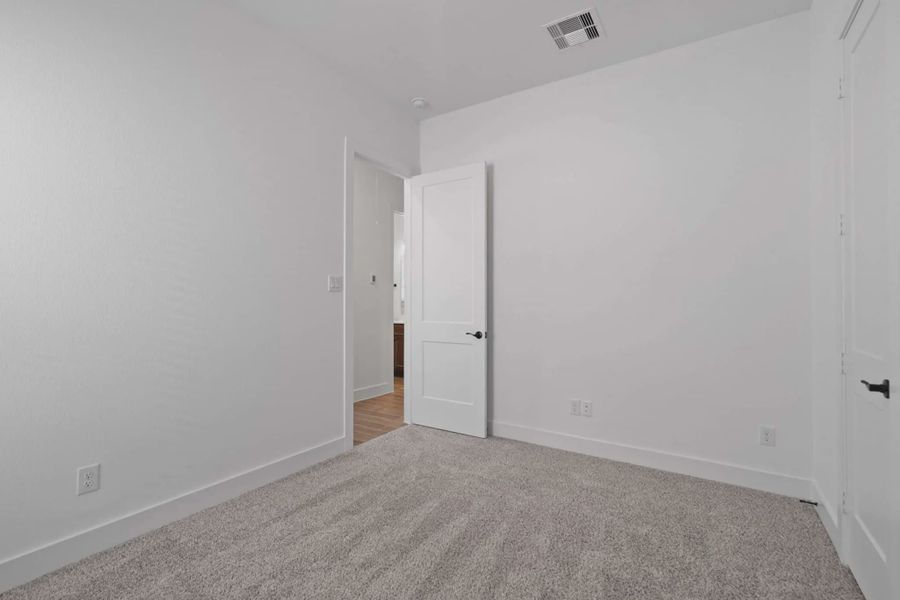 Spacious, unfurnished interior of a new home in Riceland Alley Loads, Mont Belvieu (Image 19).