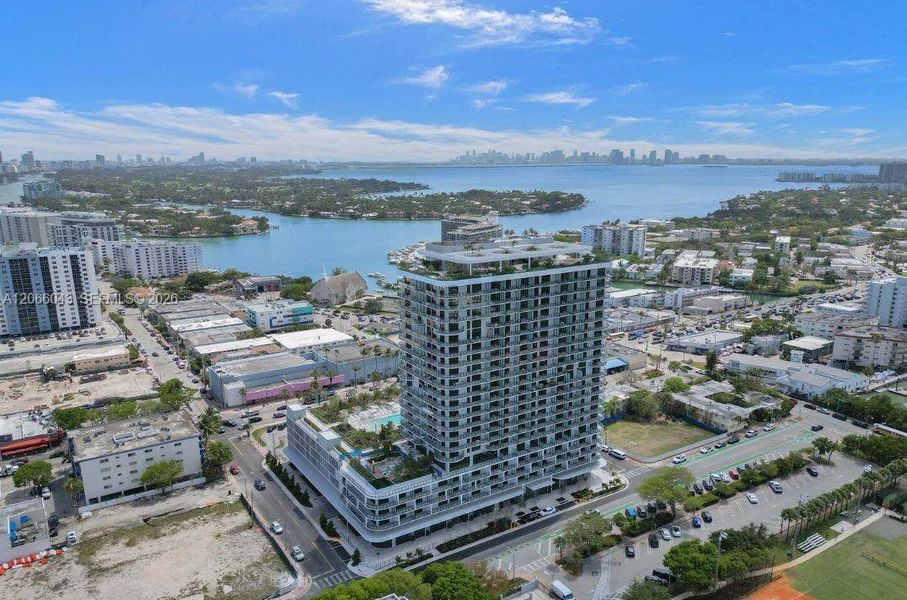 Condo located in Miami Beach, FL showcasing its design and architecture (Image 18).