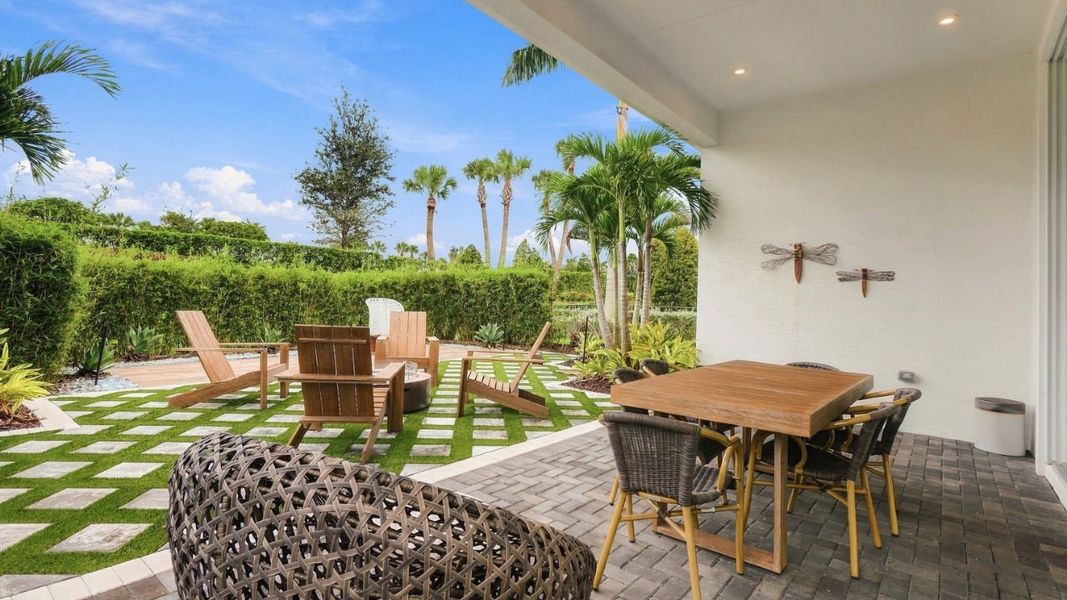 Lanai and Backyard
