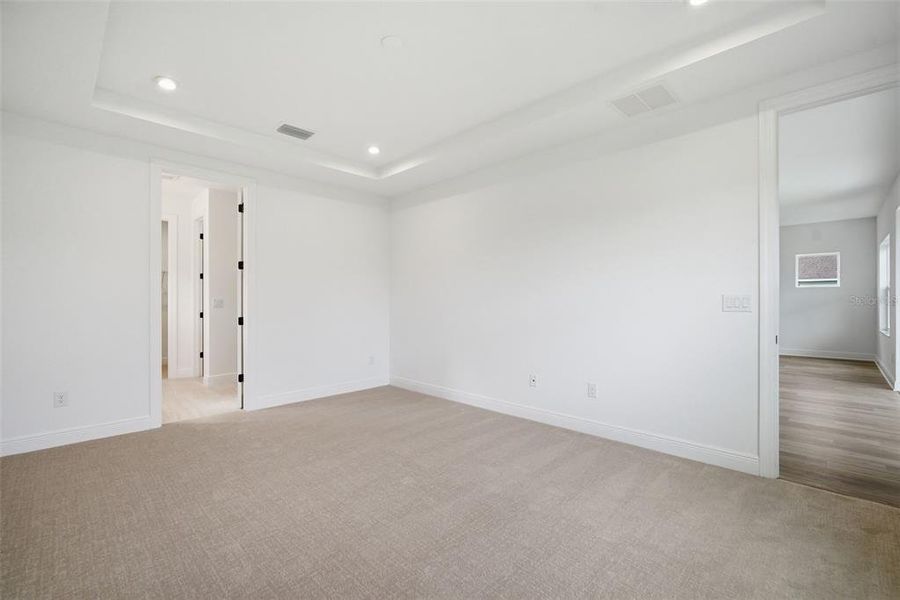 Spacious, unfurnished interior of a new home in North River Ranch, Parrish (Image 15).