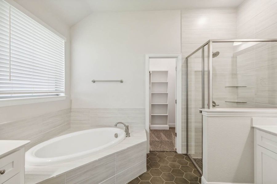 Furnished interior view inside a new home in Oaks of North Grove, Waxahachie (Image 18).