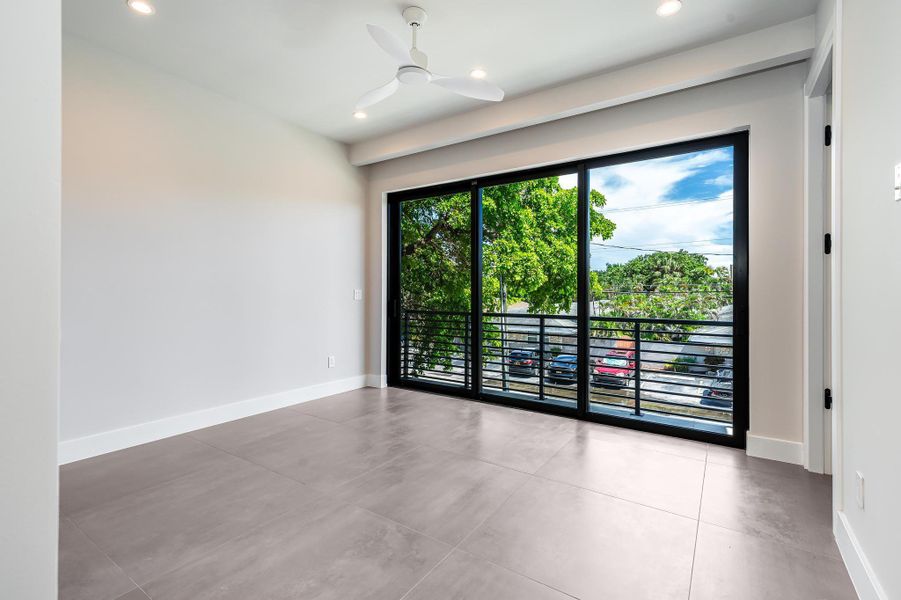 Spacious, unfurnished interior of a new home in , Fort Lauderdale (Image 28). Spacious, unfurnished interior of a new home in , Fort Lauderdale (Image 28).