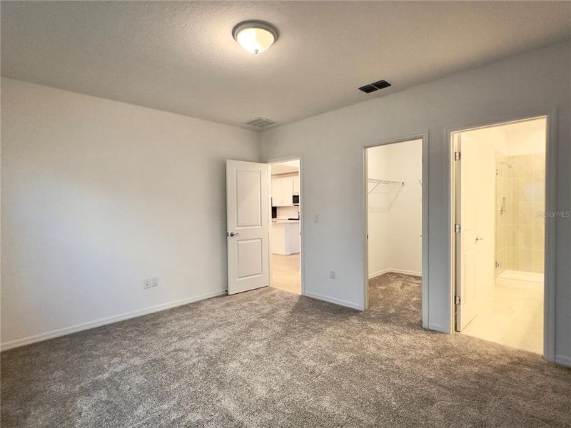 Spacious, unfurnished interior of a new home in Parkside Trails, Clermont (Image 21).