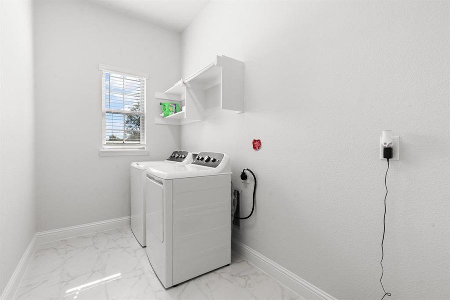 Furnished interior view inside a new home in , Waxahachie (Image 17).