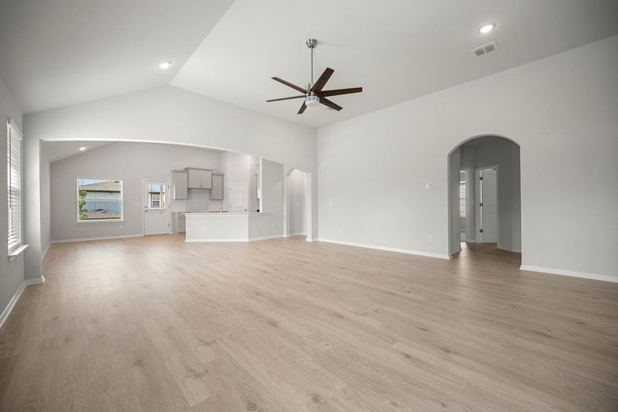 Spacious, unfurnished interior of a new home in Porter Country, Kyle (Image 15).