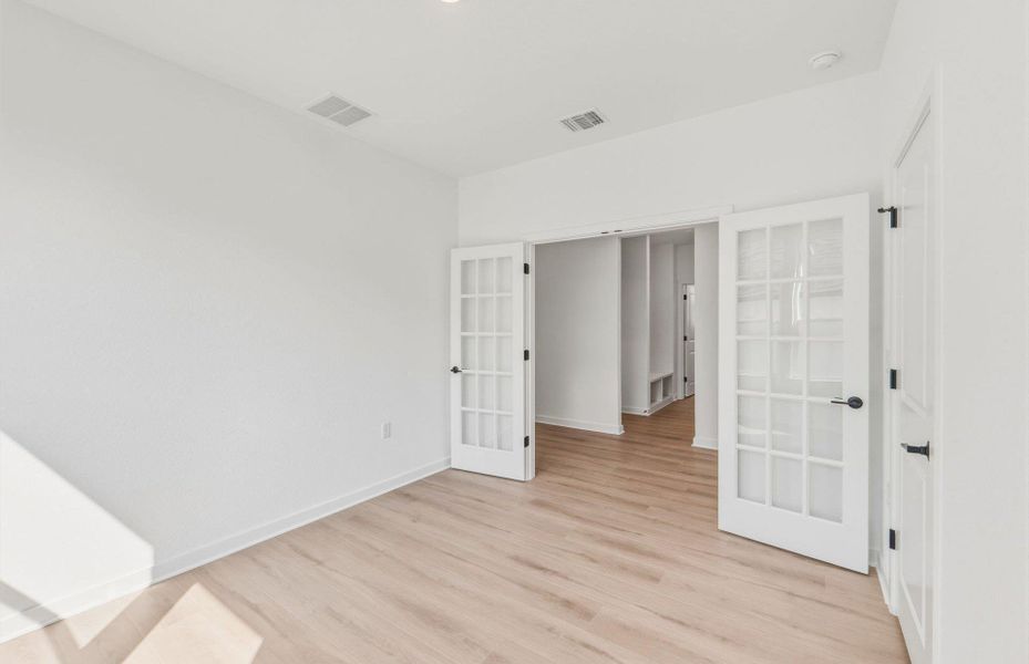 Spacious, unfurnished interior of a new home in Sun City Texas, Georgetown (Image 20).