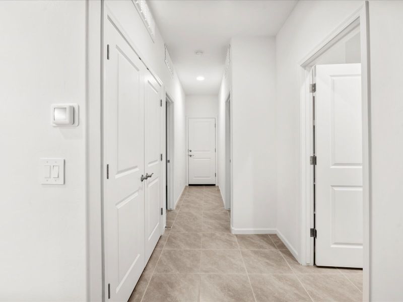 Spacious, unfurnished interior of a new home in Summerstone II, Marana (Image 8).