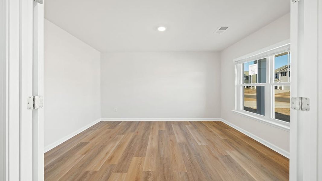 Spacious, unfurnished interior of a new home in Cedar Gap, Fountain Inn (Image 15).