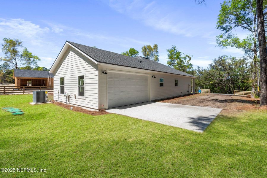 Exterior details and patio area of a home in , Keystone Heights (Image 23).