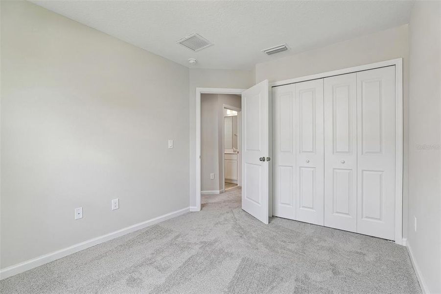 Spacious, unfurnished interior of a new home in Tyson Ranch, Orlando (Image 15).
