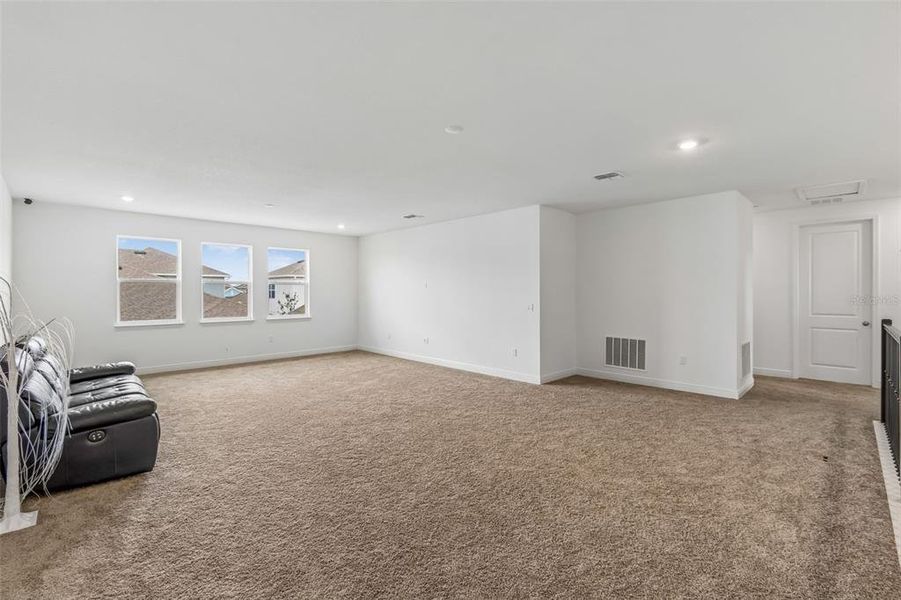 Spacious, unfurnished interior of a new home in , Orlando (Image 53).