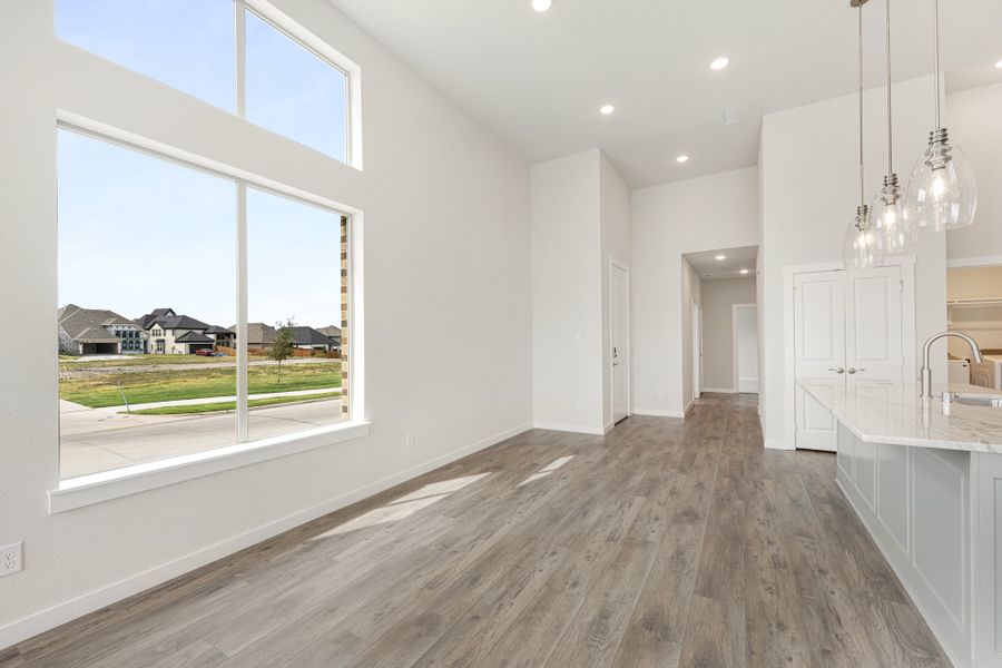 Spacious, unfurnished interior of a new home in Cottonwood Creek, Rowlett (Image 24).