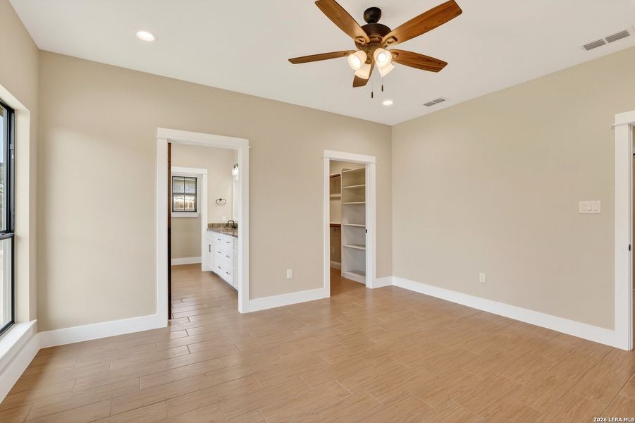 Spacious, unfurnished interior of a new home in , Poth (Image 19).