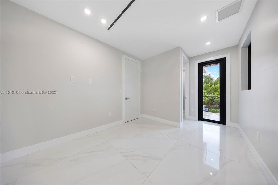 Spacious, unfurnished interior of a new home in , Fort Lauderdale (Image 48). Spacious, unfurnished interior of a new home in , Fort Lauderdale (Image 48).