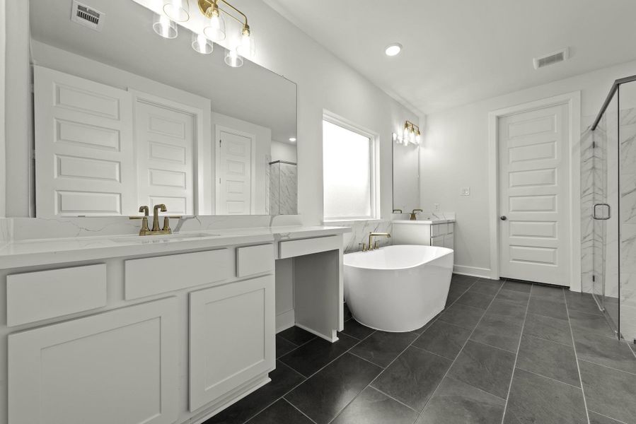 Representative image. Features, selections and colors may vary. Representative image. Features, selections and colors may vary.