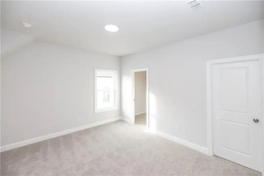 Spacious, unfurnished interior of a new home in Aberdeen, Hoschton (Image 65).