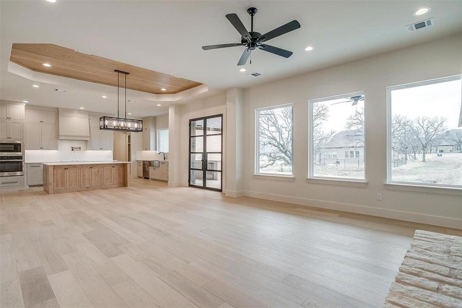 Spacious, unfurnished interior of a new home in , Lipan (Image 20).