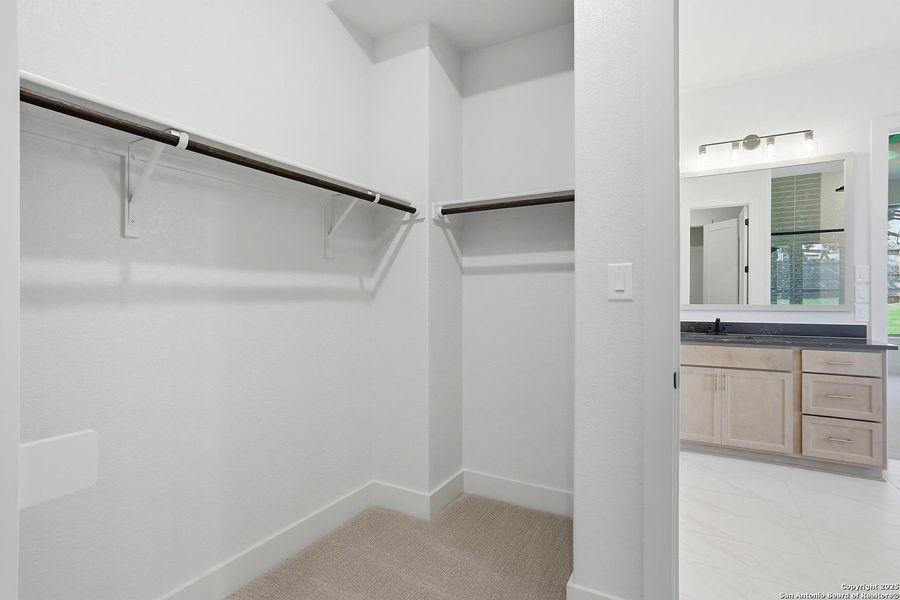 Spacious, unfurnished interior of a new home in Kinder Ranch 70's, San Antonio (Image 27).