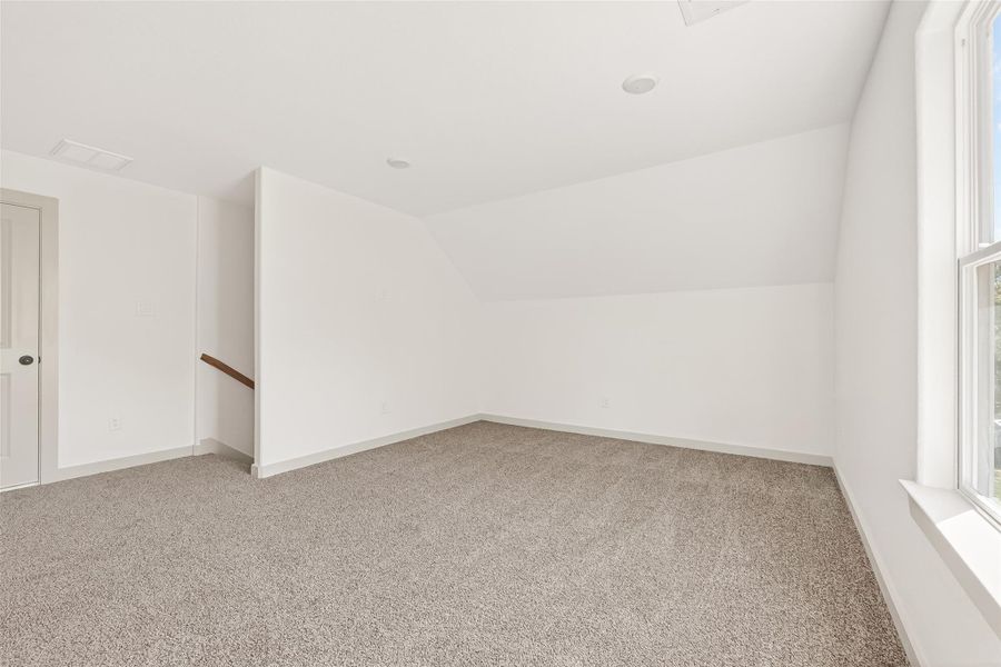 Spacious, unfurnished interior of a new home in , Hempstead (Image 32).