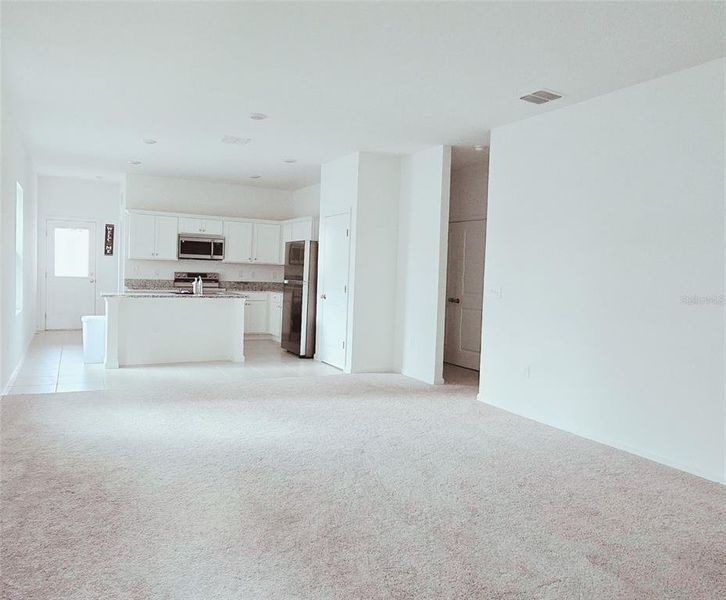 Spacious, unfurnished interior of a new home in , Haines City (Image 7).