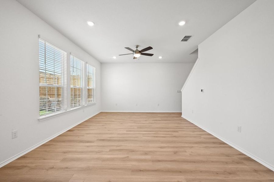 Spacious, unfurnished interior of a new home in Creekside at Estancia, Austin (Image 21). Spacious, unfurnished interior of a new home in Creekside at Estancia, Austin (Image 21).