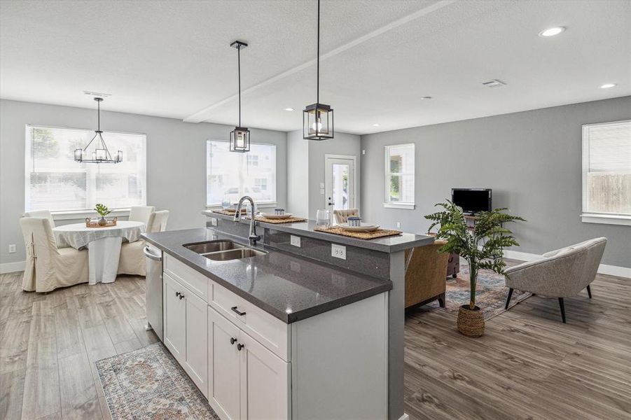 Kitchen island with quart counters and breakfastbar.