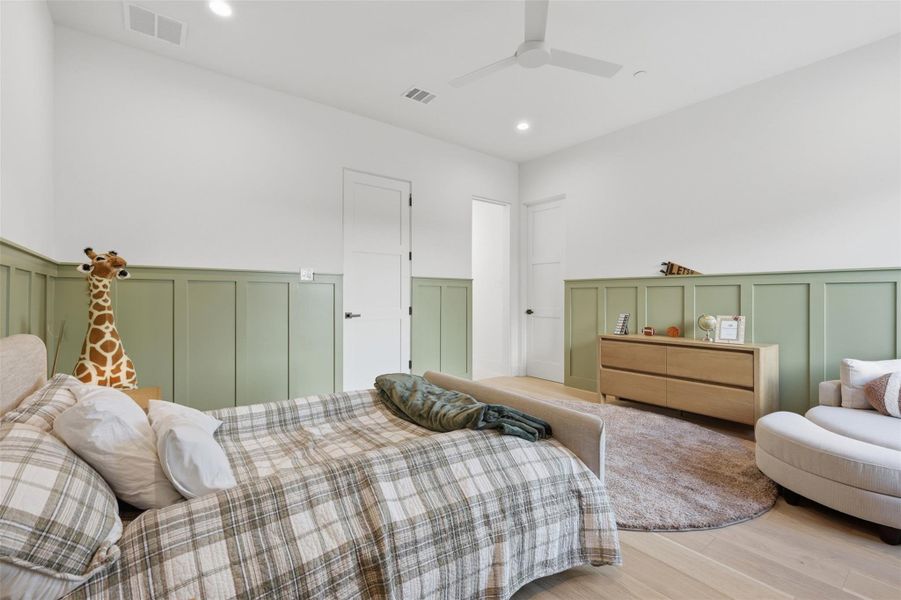 Furnished interior view inside a new home in , Bellaire (Image 34).