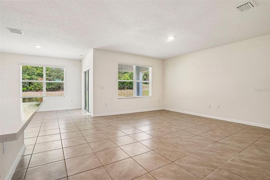 Spacious, unfurnished interior of a new home in Lake Diamond, Ocala (Image 17).