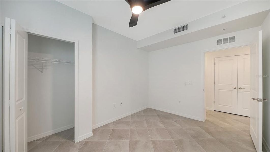 Spacious, unfurnished interior of a new home in Legends Cove, Bradenton (Image 28).