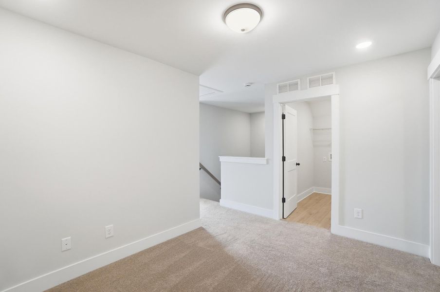 Spacious, unfurnished interior of a new home in Blythe Mill Townhomes, Waxhaw (Image 16).