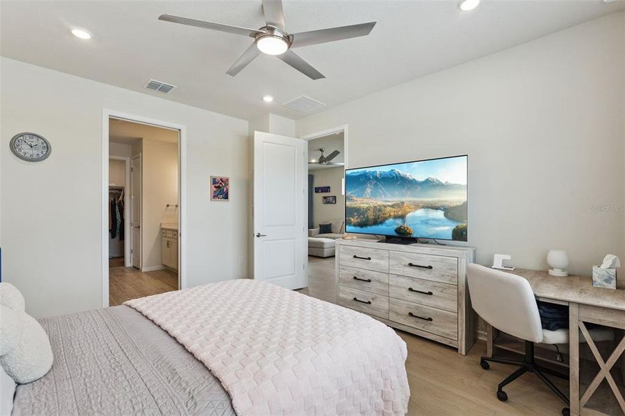 Furnished interior view inside a new home in Del Webb Oasis, Winter Garden (Image 8).